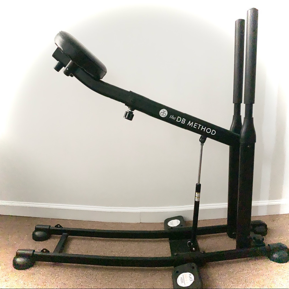 Squatting machine